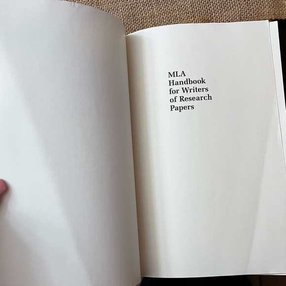 MLA Handbook 5th Edition. Very good condition . - Picture 3 of 5